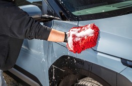 Autoglym Christmas gifts, 2025, cleaning car with wash mitt